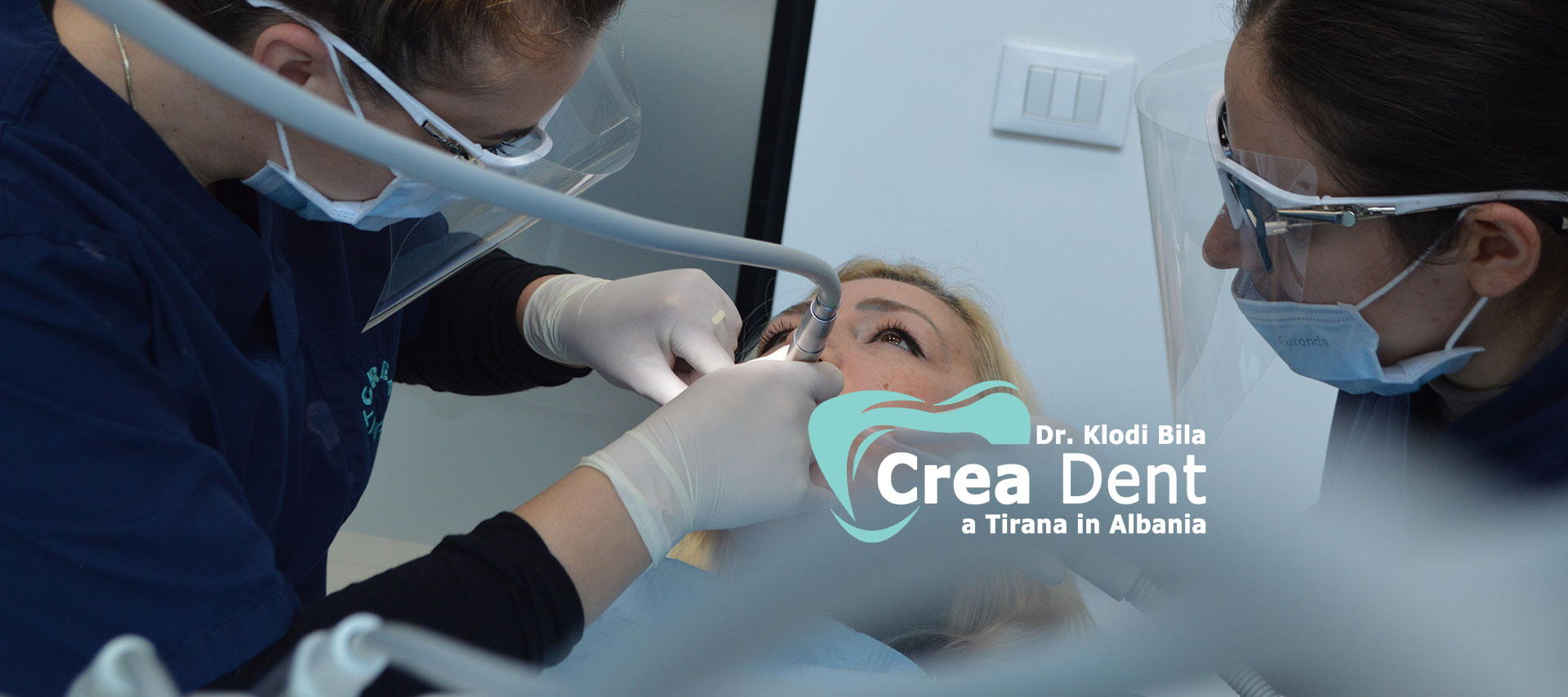 gruppo-di-pazienti-del-turismo-dentale-in-albania-del-dr-klodi-bila.